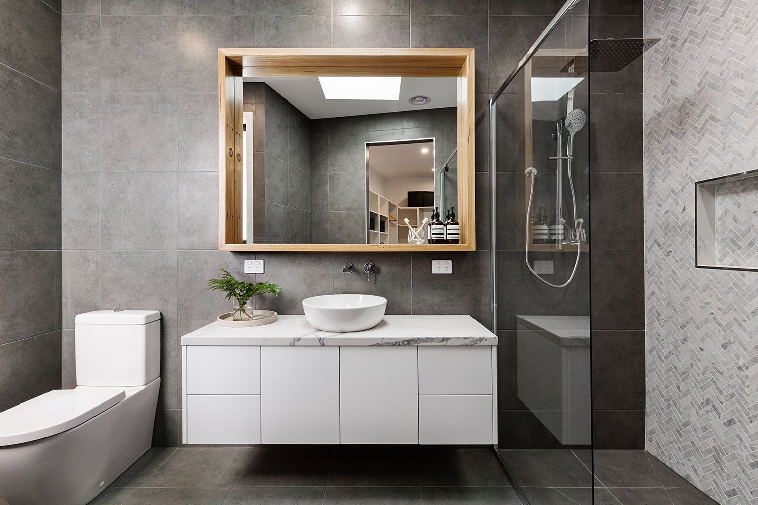 What are some must-have bathroom accessories, including bathroom